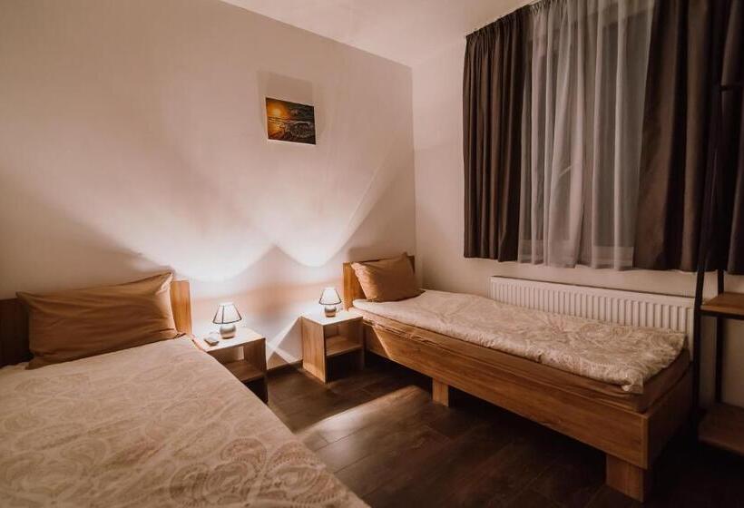 Номер Стандарт Вид на Сад, Sunset Inn