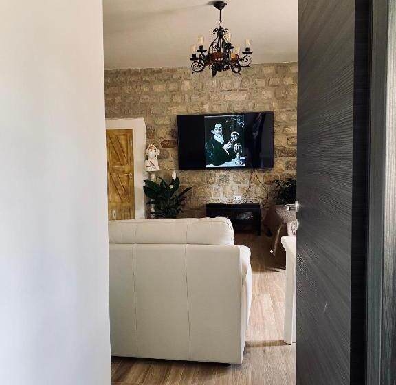Семейный Номер Deluxe, Bombrelais