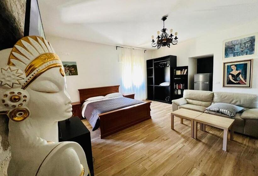 Семейный Номер Deluxe, Bombrelais
