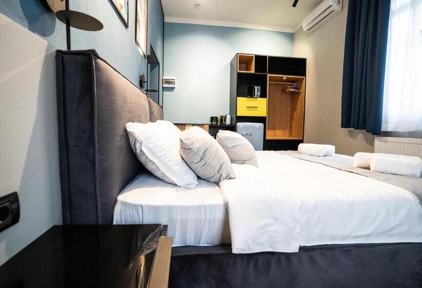 استودیوی لوکس, Emil Balaban Luxury Apart