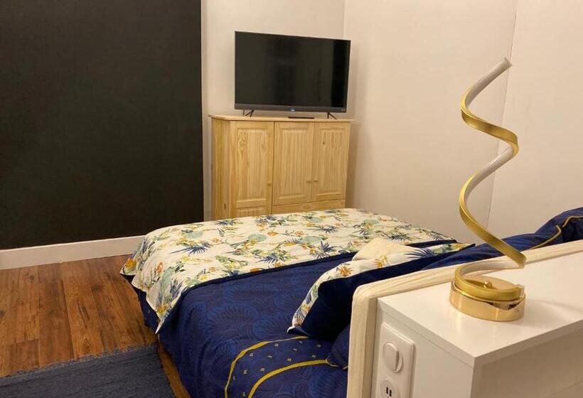 Номер Стандарт, A La Villa Perroy Les Chambres Sont Spacieuses Et Les Petit Déjeuners Offerts