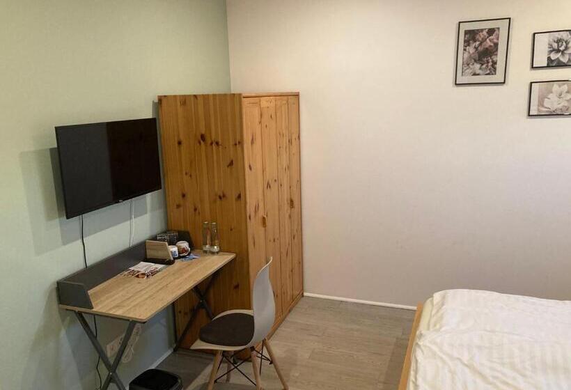Номер Стандарт, Gäste Und Messezimmer Adelheidsdorf