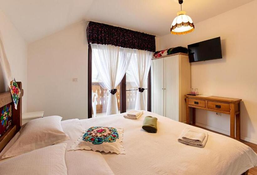 سوییت با چشم‌انداز کوه, Gradina Lu  Ion A Home Away From Home