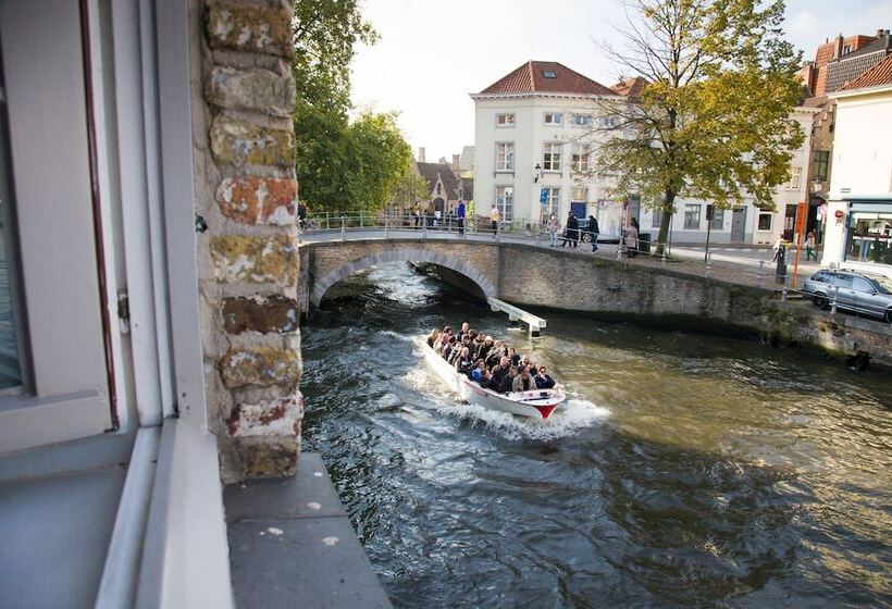 Четырехместный Номер Стандарт, Canalview Hotel Ter Reien