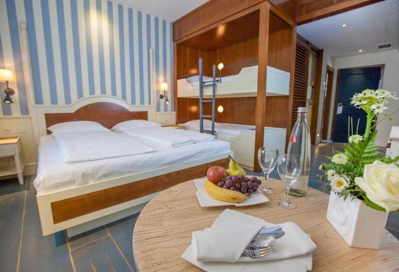 Семейный Номер, 4 Sterne Superior Erlebnishotel Bell Rock, Europa Park Freizeitpark & Erlebnis Resort