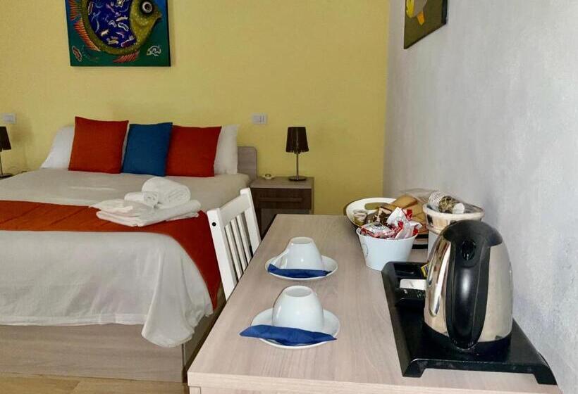 اتاق سوپریور خانوادگی, A Room De  Scugnizzi