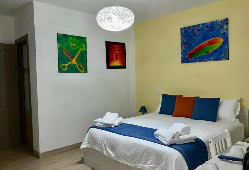 اتاق لوکس, A Room De  Scugnizzi