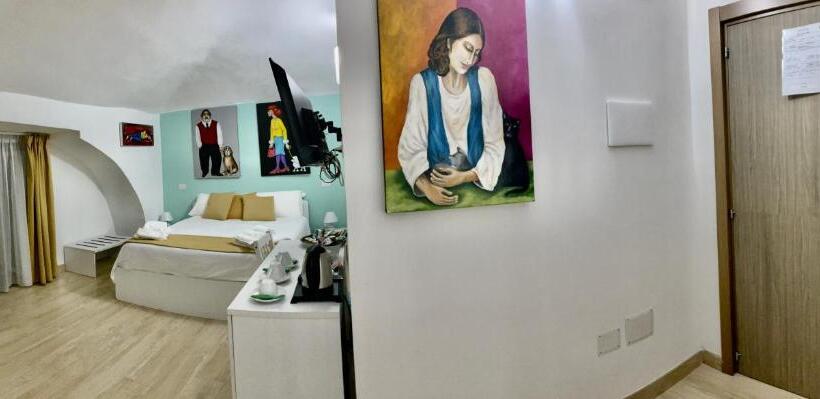اتاق اجرایی سه نفره, A Room De  Scugnizzi
