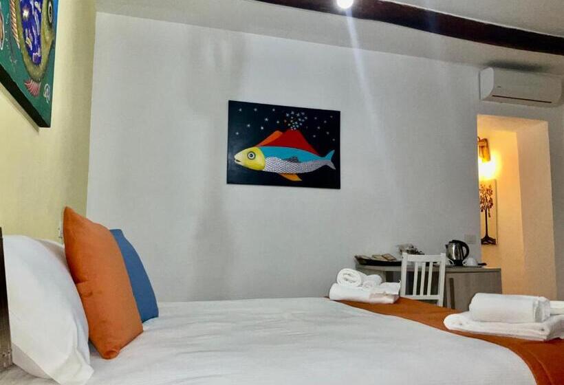اتاق سوپریور خانوادگی, A Room De  Scugnizzi