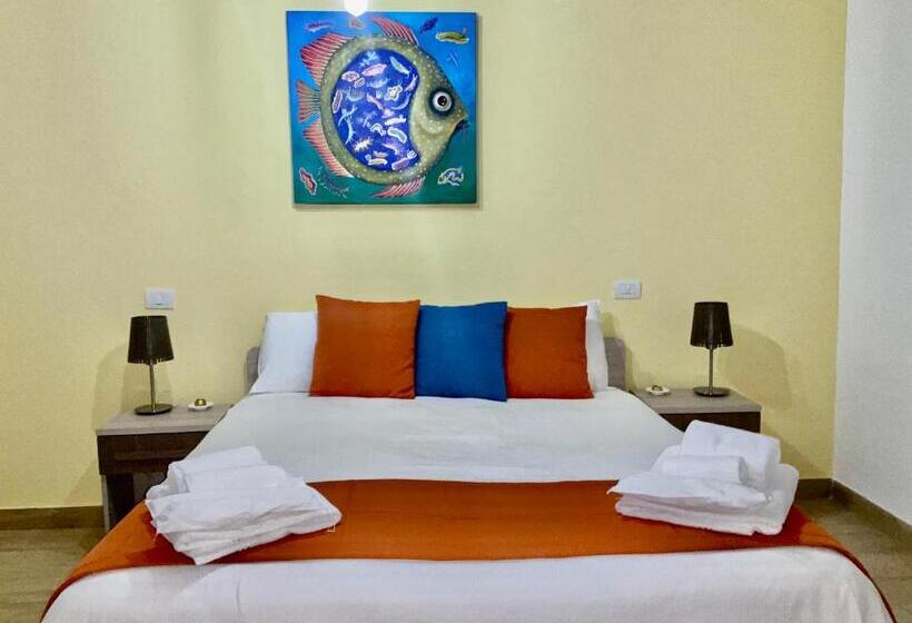 اتاق سوپریور خانوادگی, A Room De  Scugnizzi