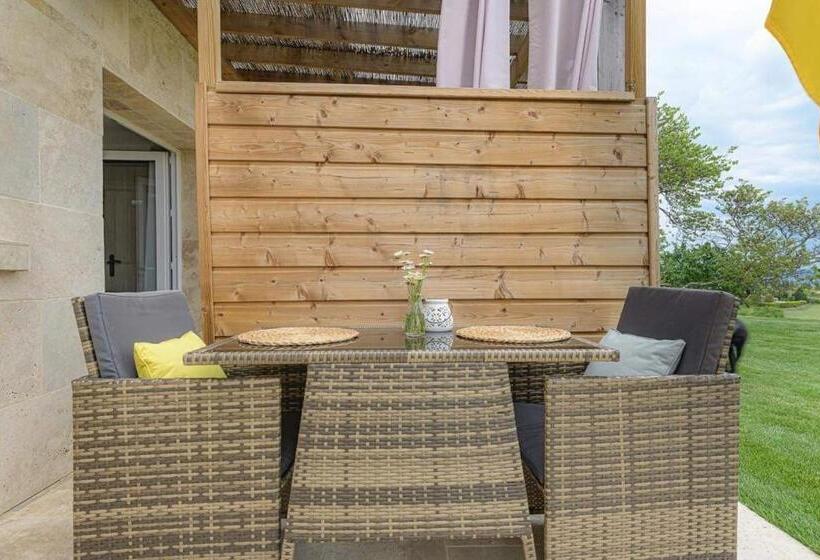 Люкс Вид на Город, Chambres D Hôtes La Mascrabiere Bed & Spa