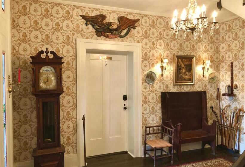 Номер Deluxe, Belmont Inn