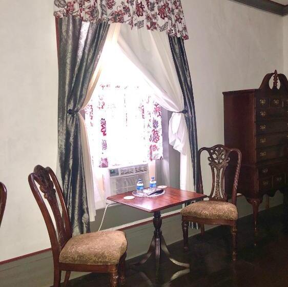 Семейное Студио, Belmont Inn