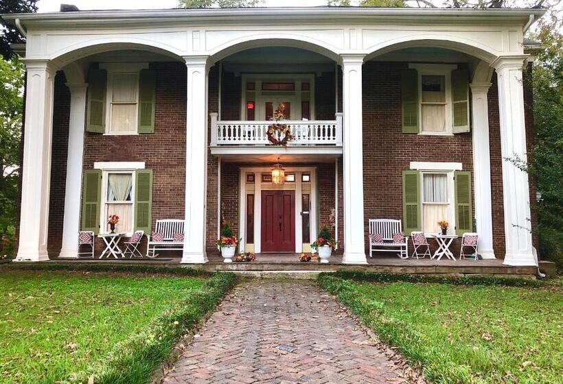 Семейный Номер Вид на Сад, Belmont Inn