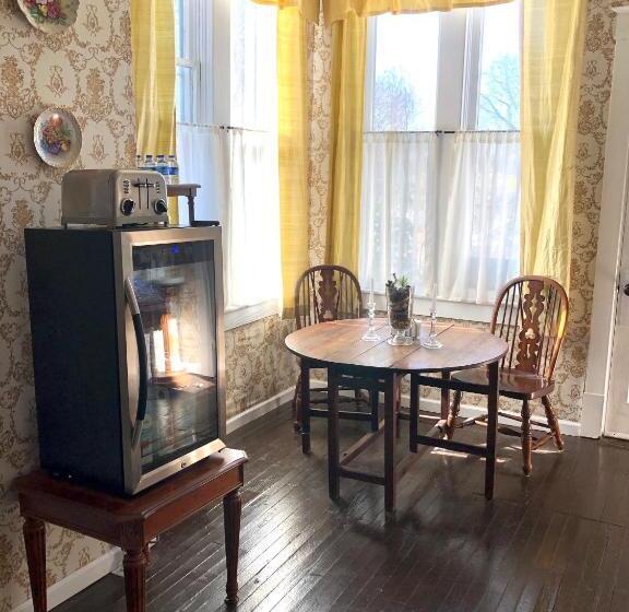 Люкс Deluxe Кровать Кинг, Belmont Inn