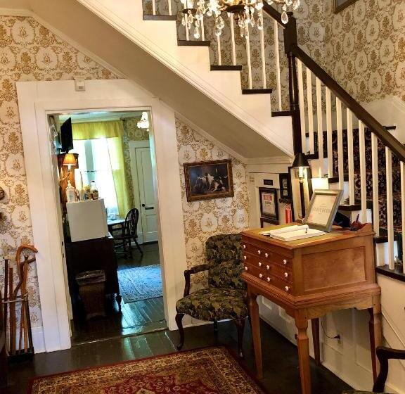 Номер Deluxe, Belmont Inn