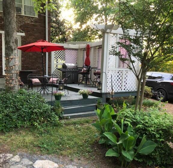 Номер Deluxe, Belmont Inn
