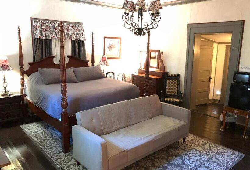 Семейное Студио, Belmont Inn