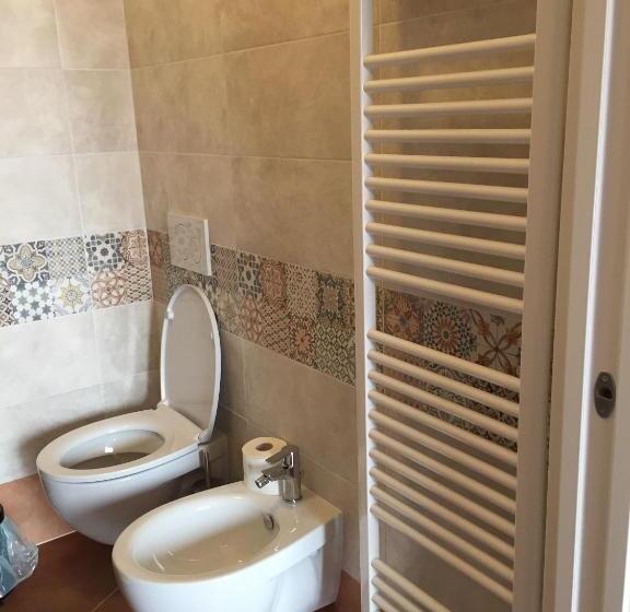 اتاق لوکس, Sentirsi A Casa