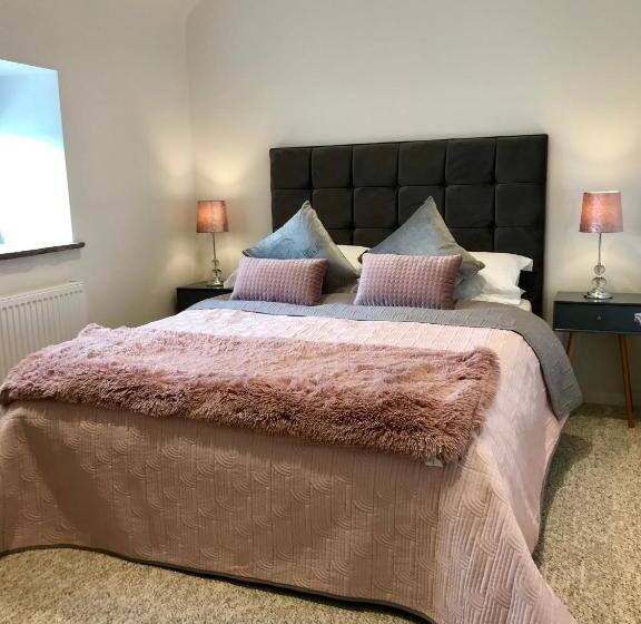 Дом 2 Спальни, The Hayloft Cheshire