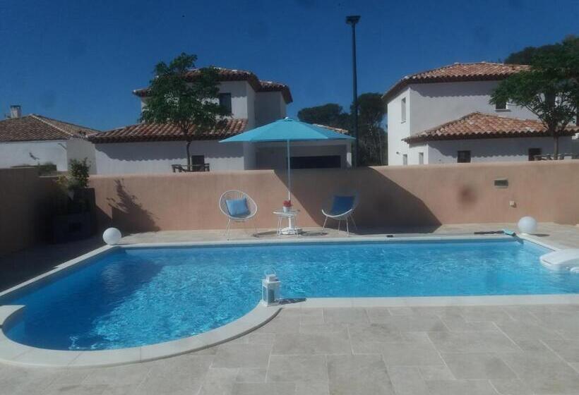 Люкс Вид на Бассейн, Chambre D Hôtes Dans Villa Diane