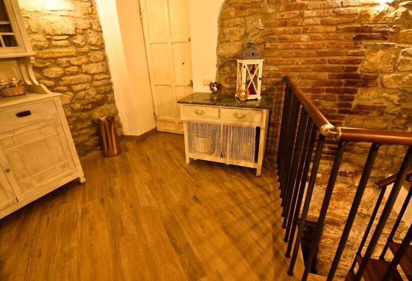 复式房间, Il Borgo Del Castello
