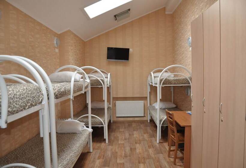 Четырехместный номер эконом класса с общей ванной комнатой, Art Hotel Nikolaevsky Posad