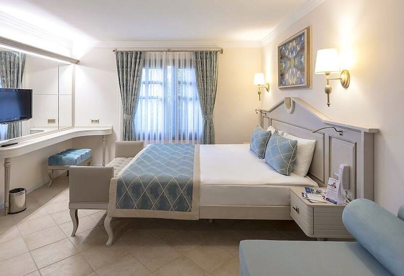 Номер Клуб, Starlight Resort