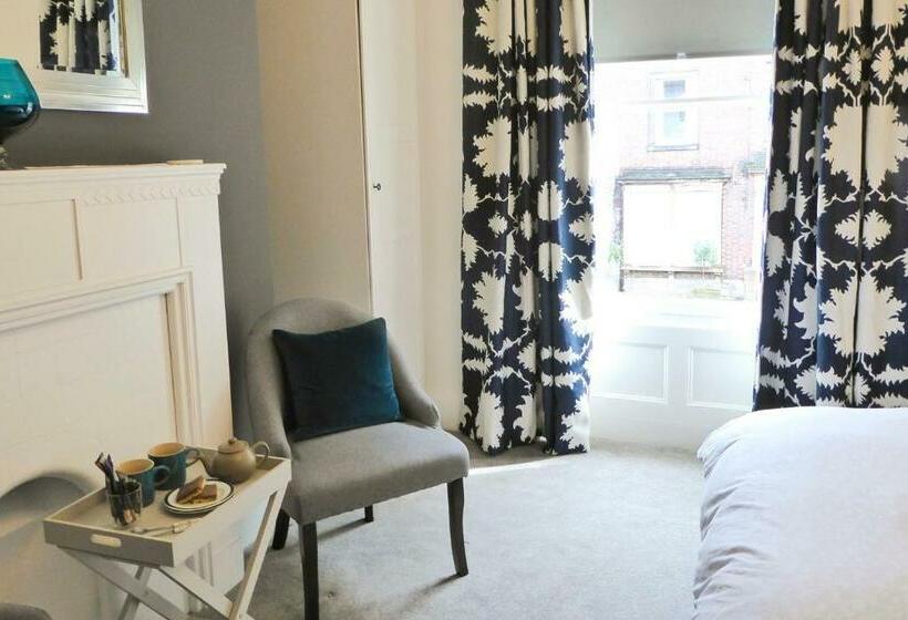 اتاق لوکس با تخت بزرگ, Rosalind House