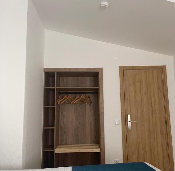 اتاق خانوادگی, Nova Delpa Al