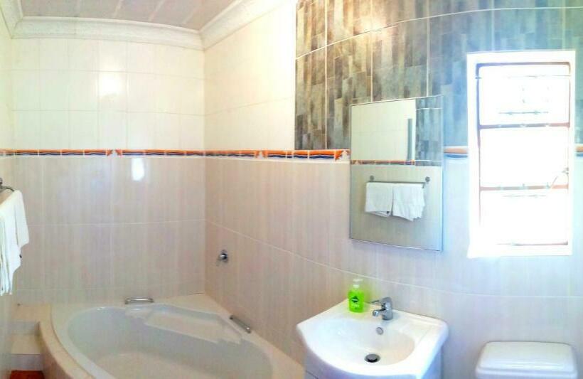 Семейный Номер, Ankuweni Guest House