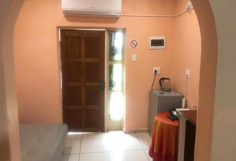 Семейный Номер, Ankuweni Guest House