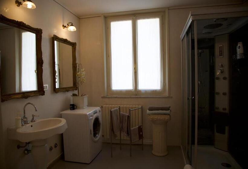 Cameră Familiară, Masnadieri 18