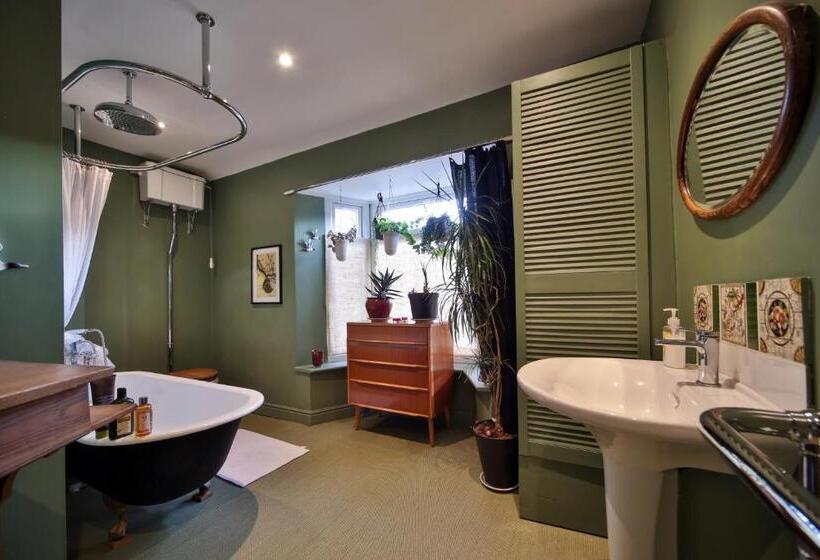 خانه 4 خوابه, The Green House Guest House
