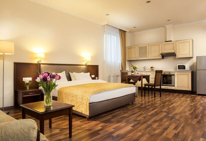 Полулюкс, Greguar Hotel By Uhm