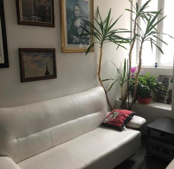 غرفة قياسية, House