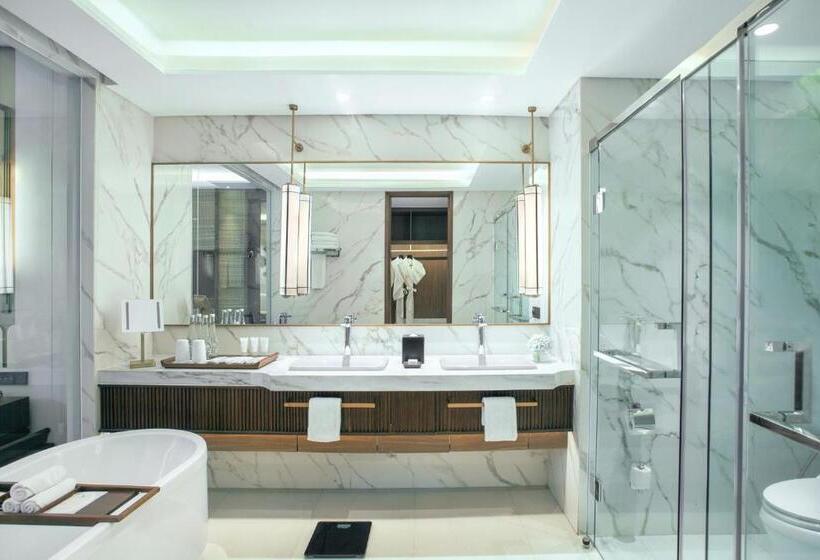 Люкс, Mason Pine Hotel Bandung
