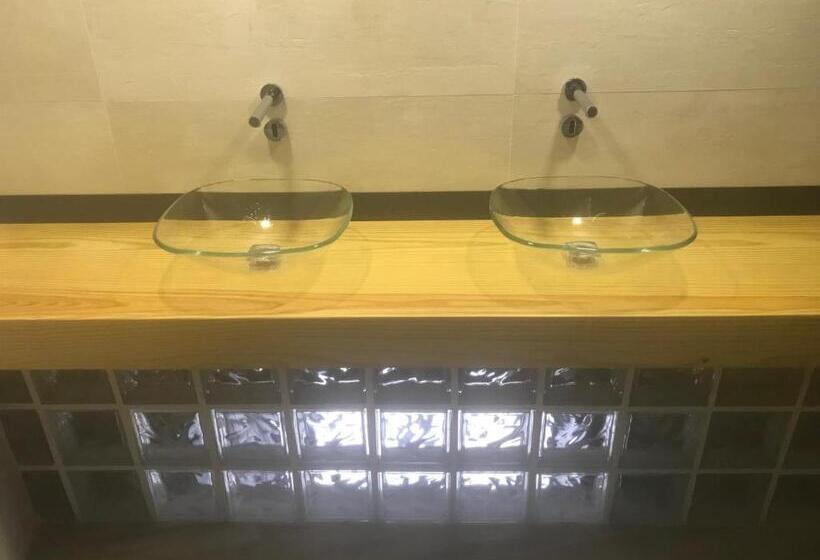 Семейный Номер, Wood Steel & Glass