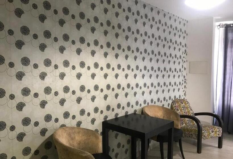 استودیوی استاندارد, Wood Steel & Glass