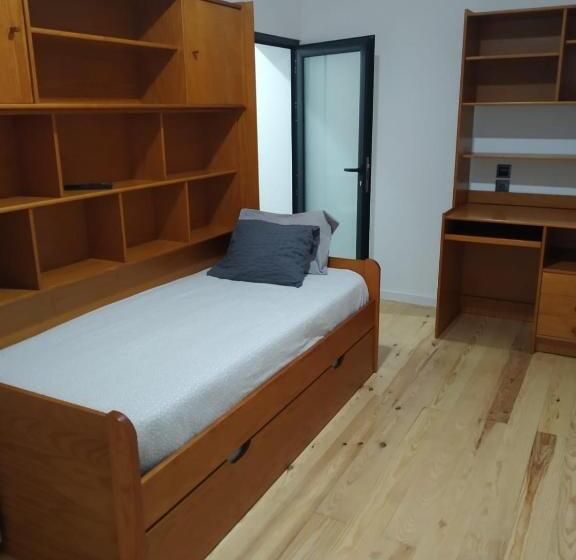 اتاق استاندارد یک نفره, Wood Steel & Glass