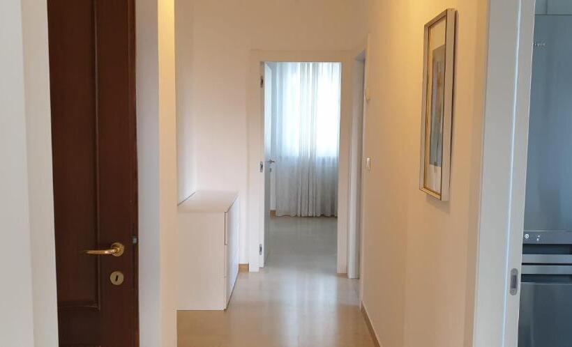 ２ベッドルームアパートメント, Eagle Rooms