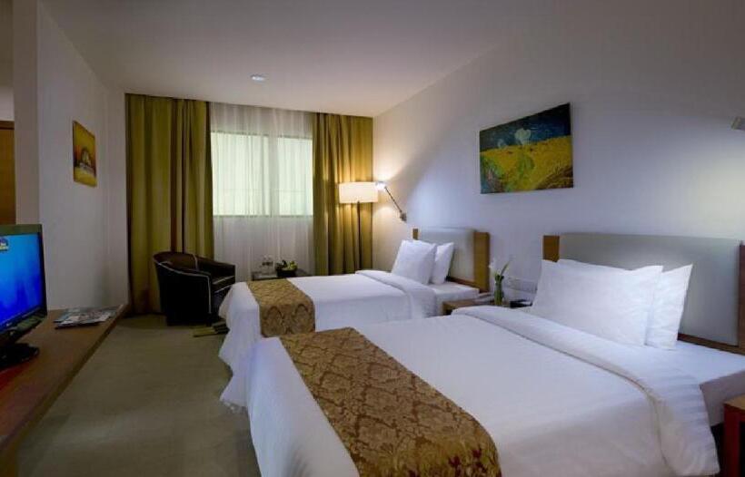 آپارتمان یک خوابه با دری مشترک که هال را جدا می کند., Gloria Swiss Hotel & Apartment Sandakan