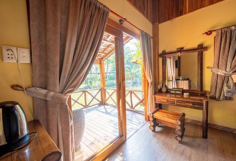 بانگلوی لوکس, Chez Carole Beach Resort & Spa