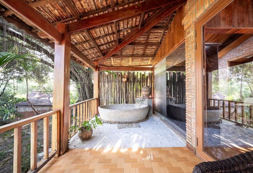 بانگلوی لوکس, Chez Carole Beach Resort & Spa