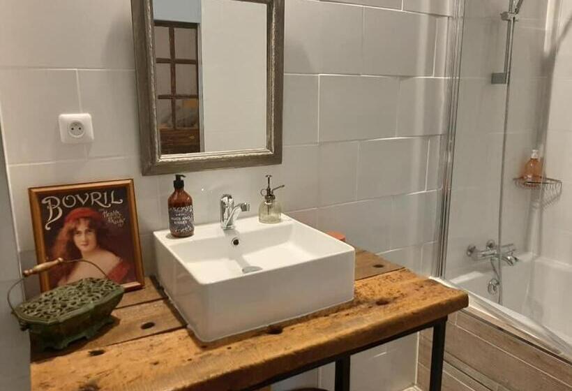 Четырехместный Номер Стандарт, La Grange De La Batone   Bed And Breakfast