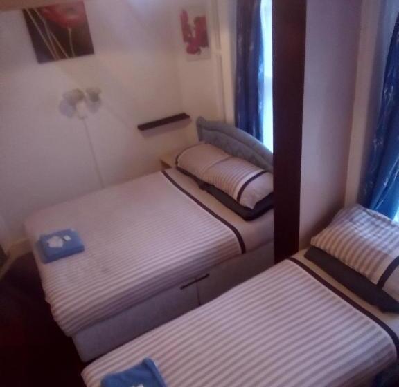 חדר סטנדרט לשלושה, Myroomz Golden Strand