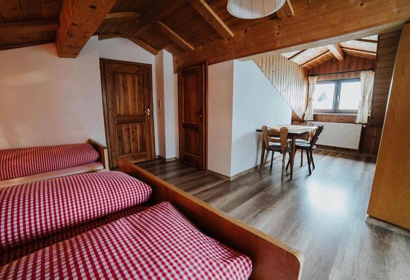 Четырехместный Номер Стандарт с Балконом, Berggasthof Hochpröller