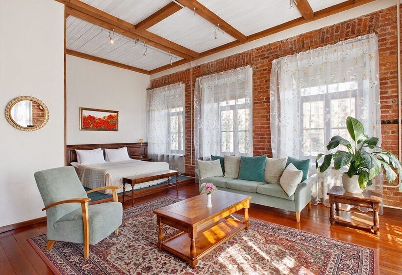 デラックスルーム, Alexander House