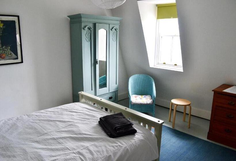 Семейный Номер, 8a Spring Gardens