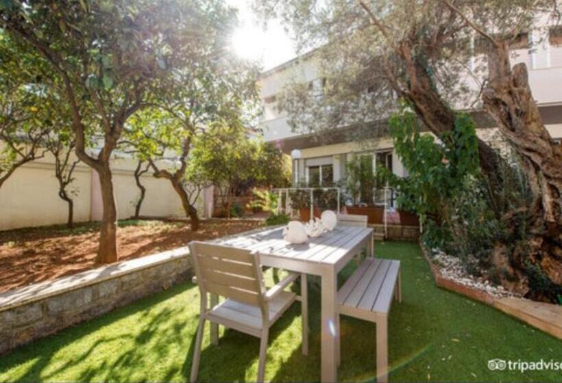 سوییت با چشم‌انداز باغ, B&b Mondello Design